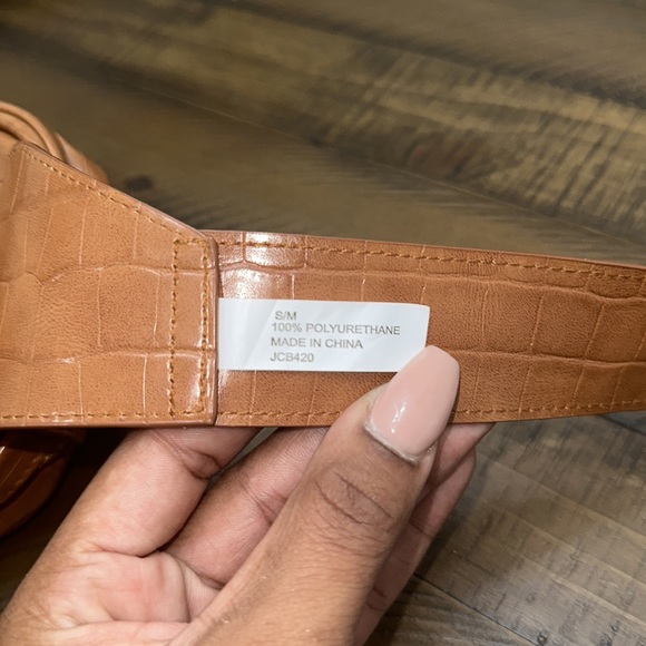 JUICY COUTURE Croc Embossed Belt Bag Size S/M NWT - Picture 4 of 4